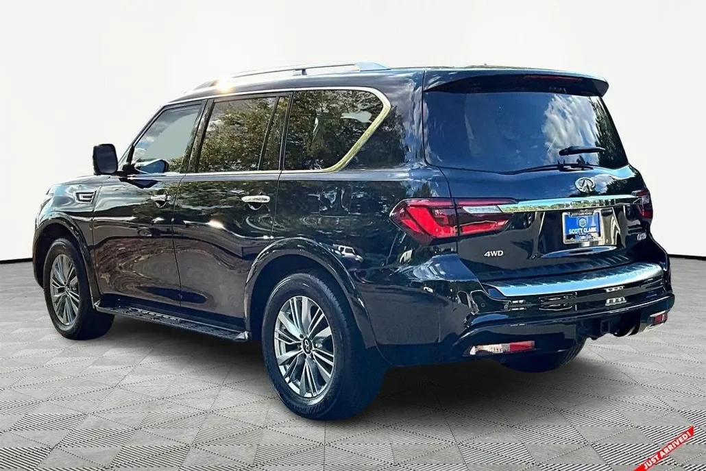 2023 Infiniti QX80 Luxe photo 1