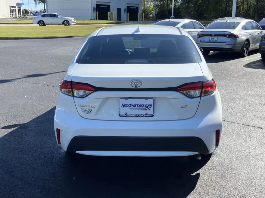 2021 Toyota Corolla LE photo 1