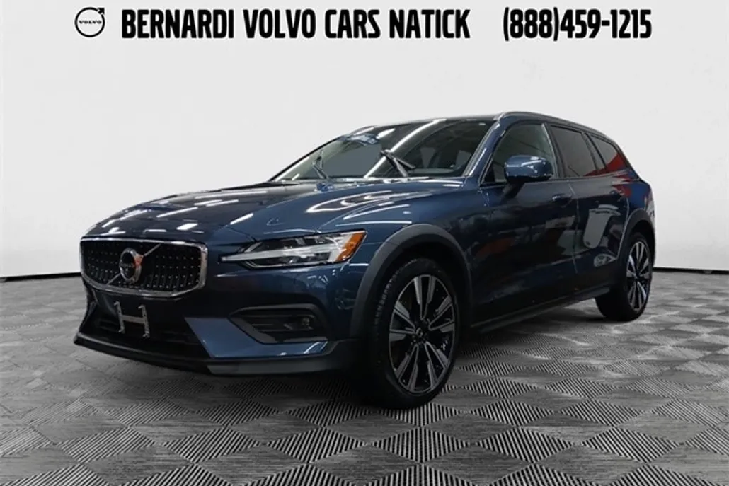 2022 Volvo V60 Cross Country T5 photo 1