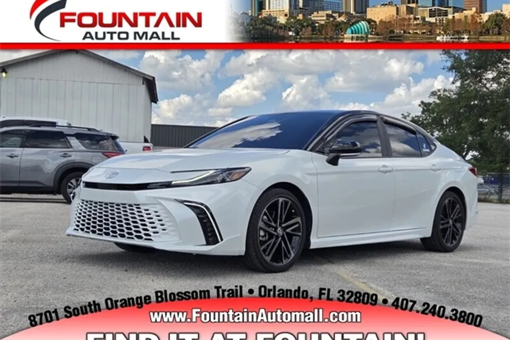 2025 Toyota Camry LE photo 1