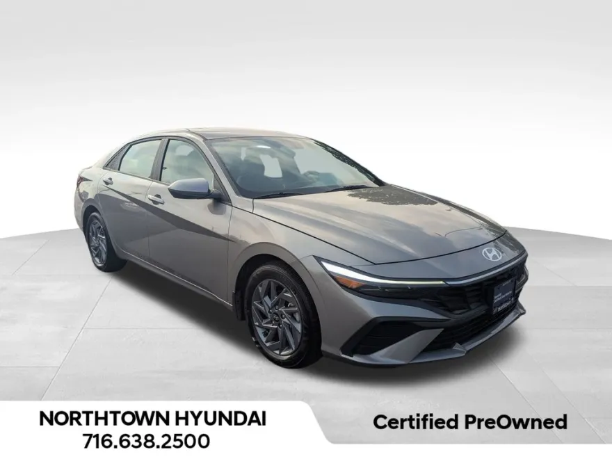 2024 Hyundai Elantra SEL photo 1