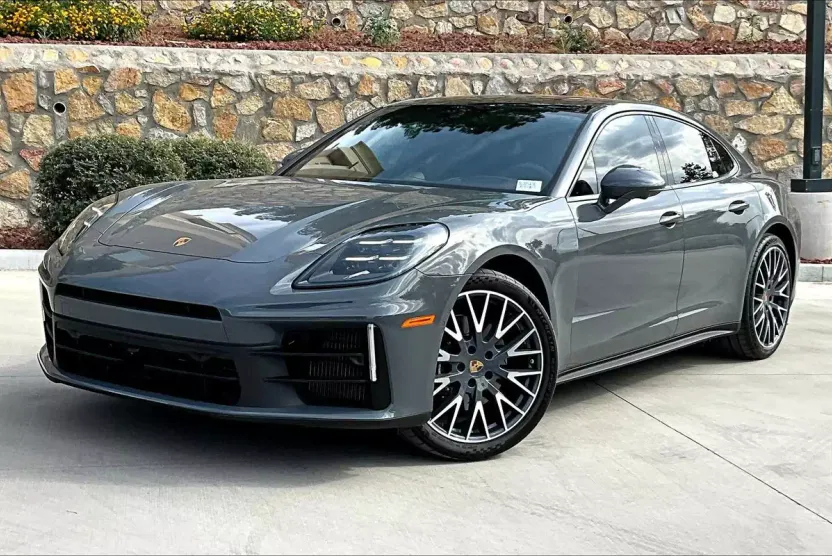 2025 Porsche Panamera 4 photo 1