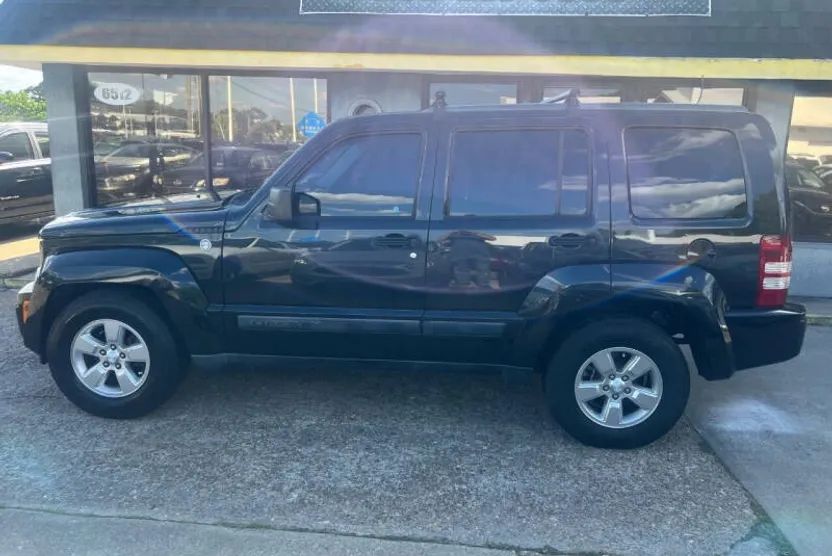 2012 Jeep Liberty Sport photo 1