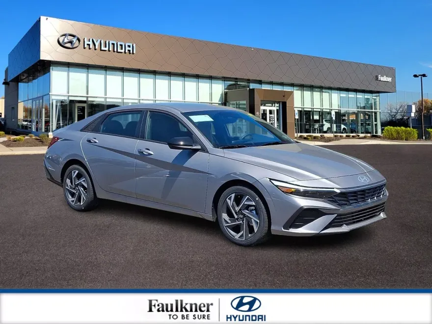 2025 Hyundai Elantra SEL Sport photo 1