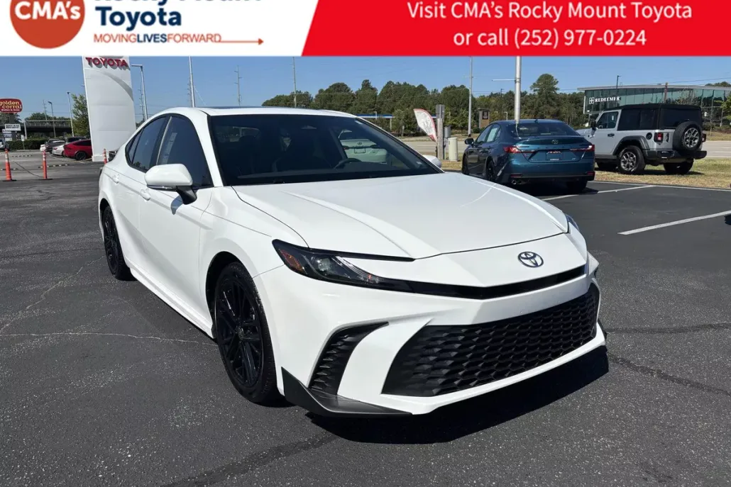 2025 Toyota Camry SE photo 1