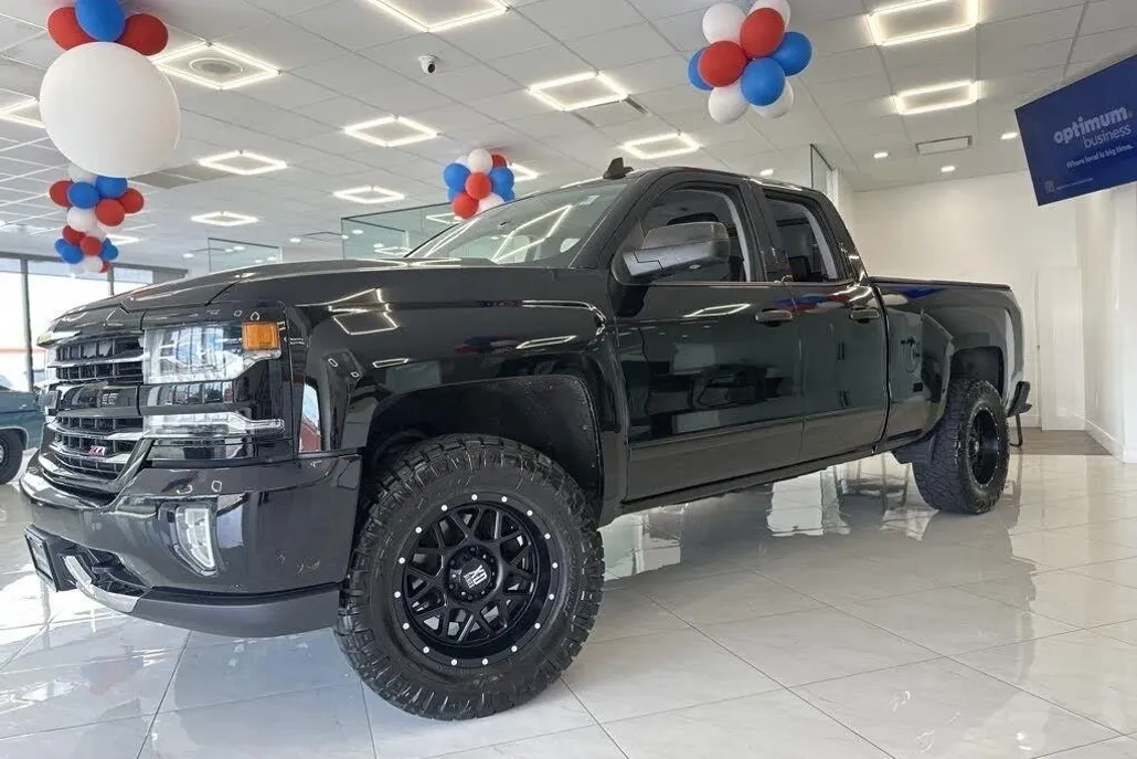 2017 Chevrolet Silverado 1500 LTZ photo 1