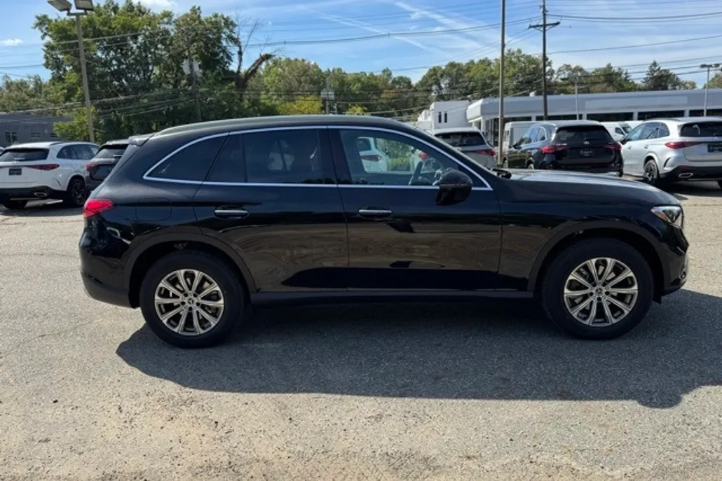 2026 Mercedes Benz GLC 300 4MATIC photo 1