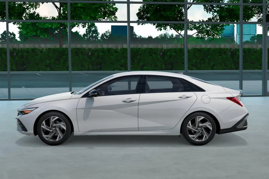 2025 Hyundai Elantra SEL Sport photo 1