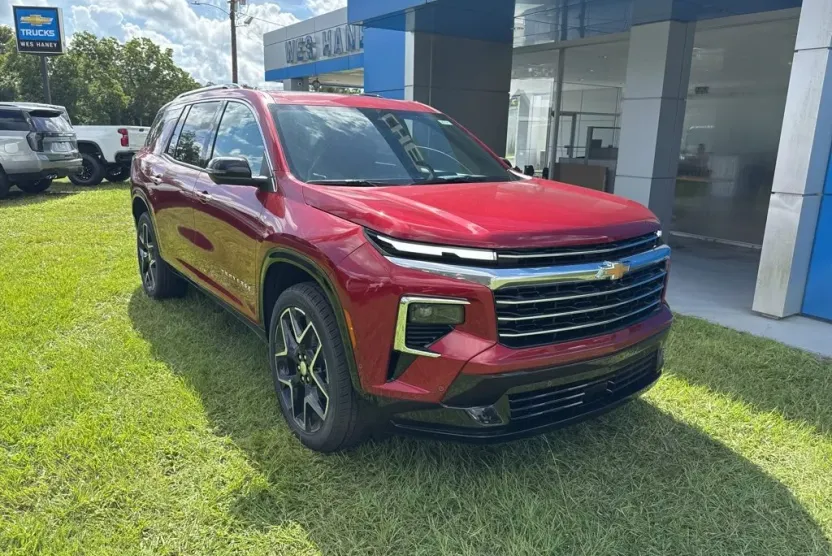 2025 Chevrolet Traverse High Country photo 1