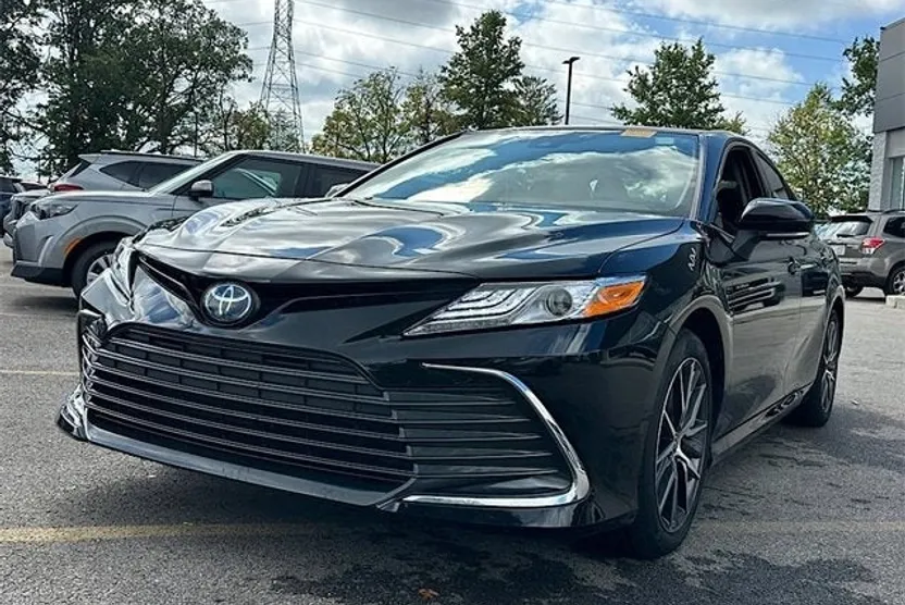2023 Toyota Camry Hybrid XLE photo 1