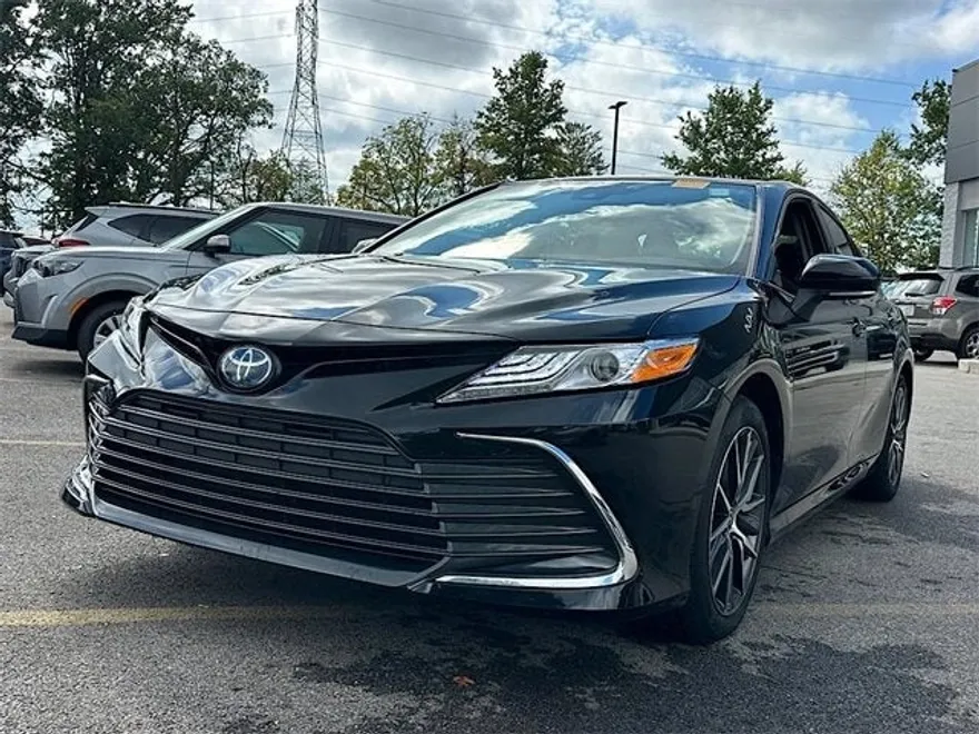 2023 Toyota Camry Hybrid XLE photo 1