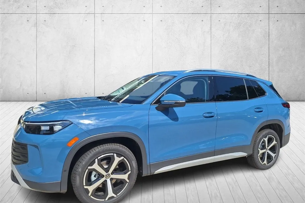 2025 Volkswagen Tiguan SE photo 1