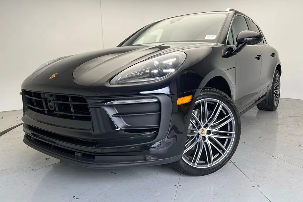 2025 Porsche Macan Base photo 1