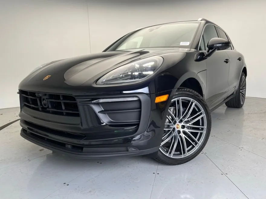 2025 Porsche Macan Base photo 1