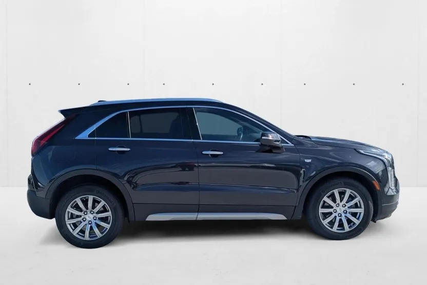 2022 Cadillac XT4 Premium Luxury photo 1