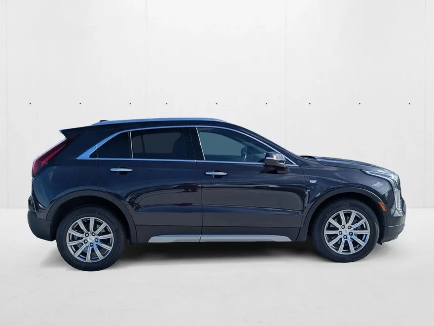 2022 Cadillac XT4 Premium Luxury photo 1