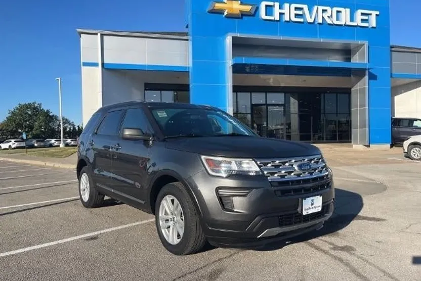 2019 Ford Explorer XLT photo 1