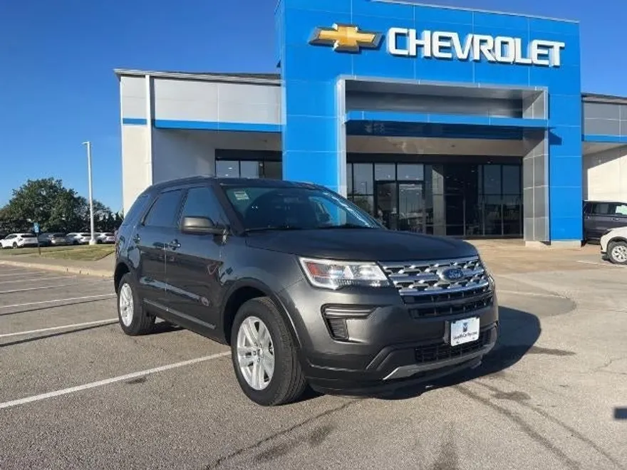 2019 Ford Explorer XLT photo 1
