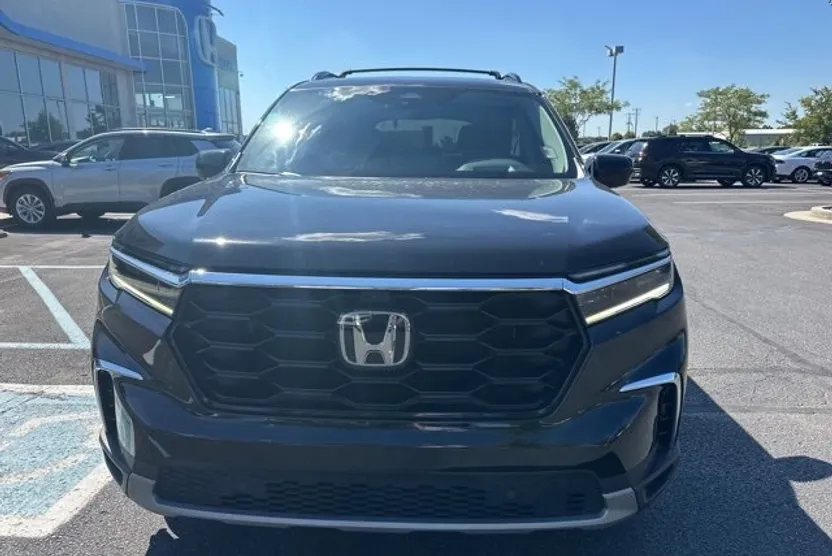 2023 Honda Pilot Elite photo 1
