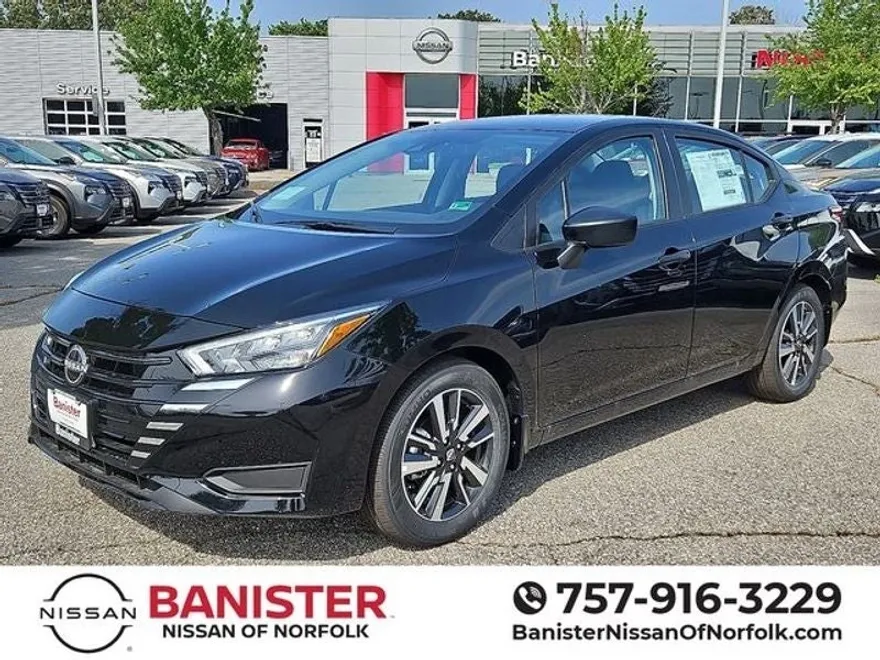 2025 Nissan Versa 1.6 S photo 1