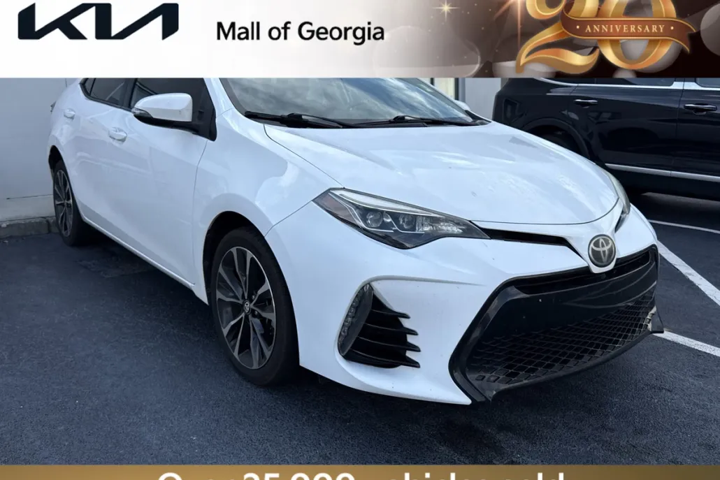 2017 Toyota Corolla LE photo 1