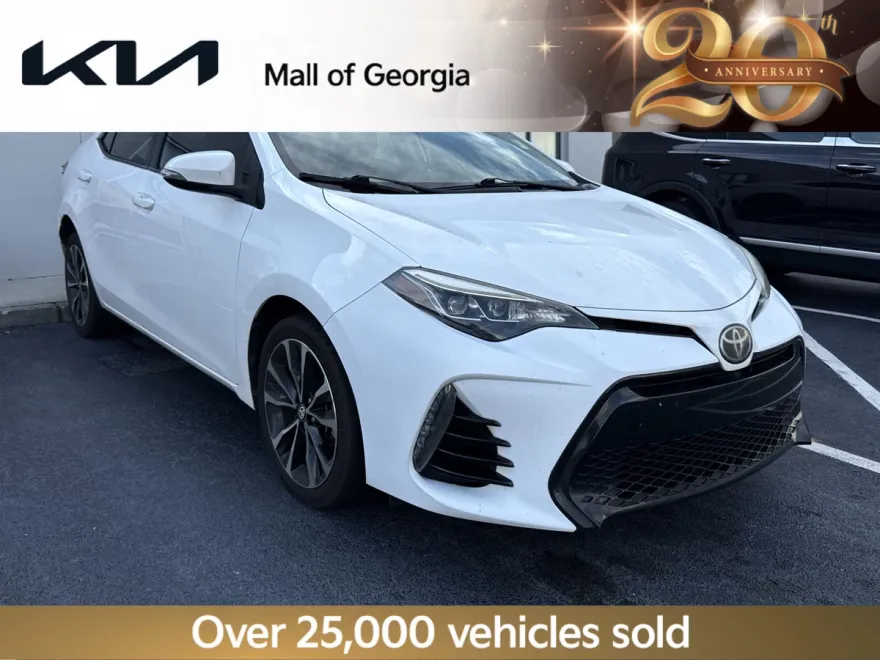 2017 Toyota Corolla LE photo 1