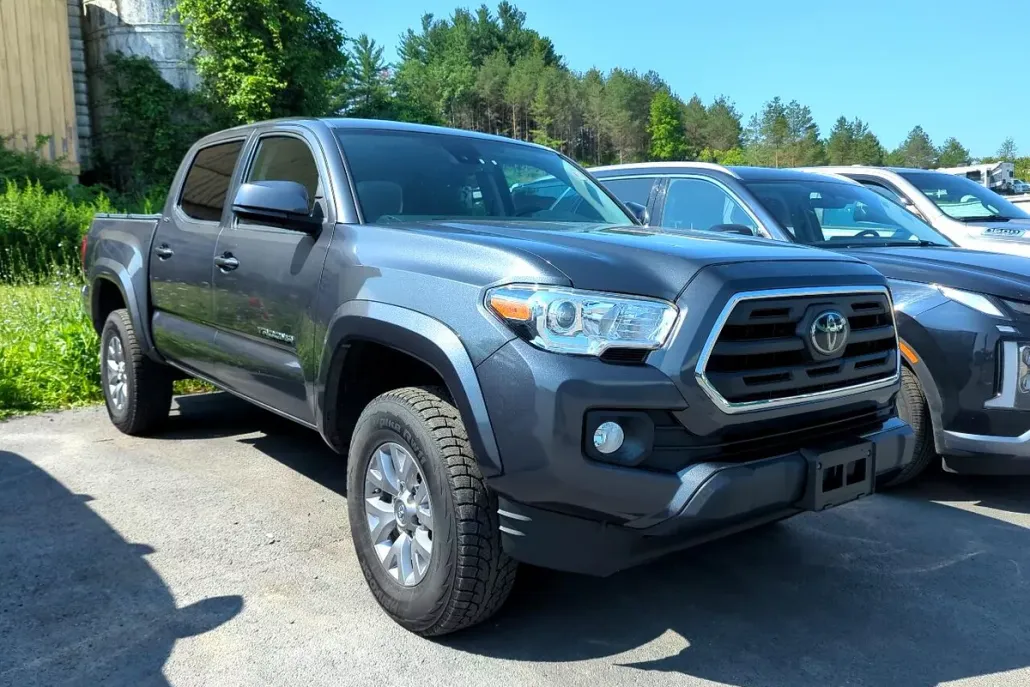 2019 Toyota Tacoma SR5 4x4 photo 1