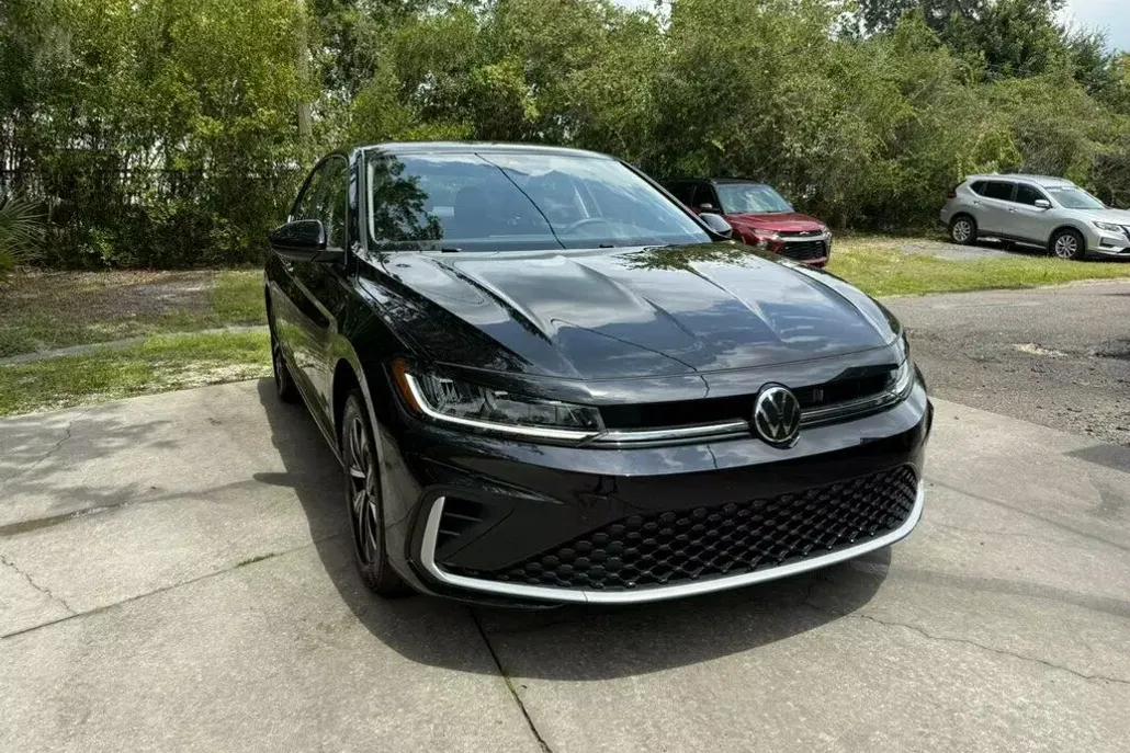 2025 Volkswagen Jetta S photo 1