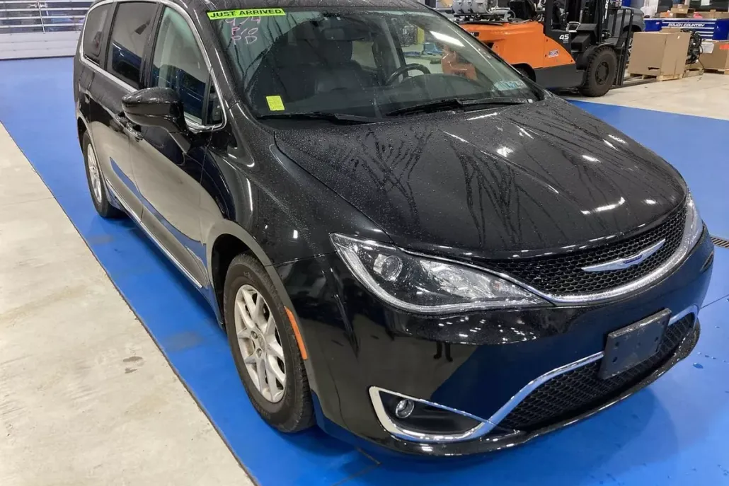 2020 Chrysler Pacifica Touring L photo 1