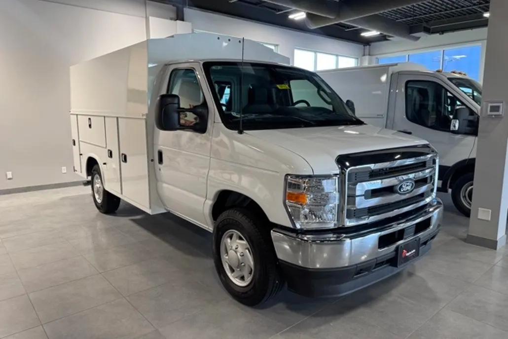 2026 Ford E-350 Base photo 1