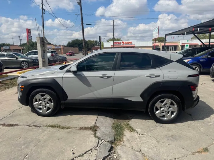 2024 Hyundai Kona SE photo 1