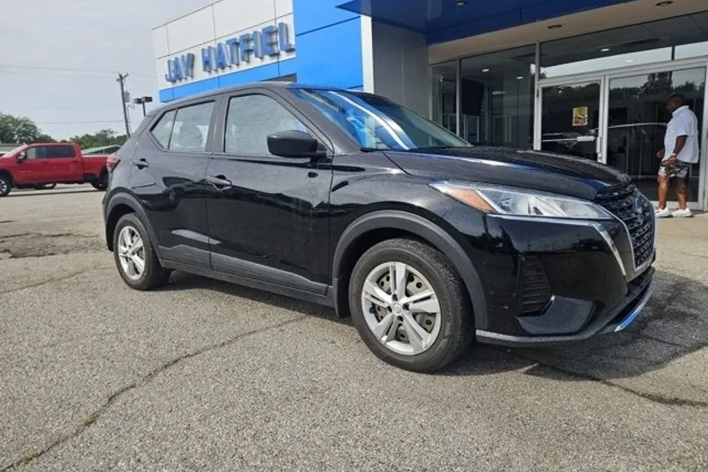 2022 Nissan Kicks S photo 1