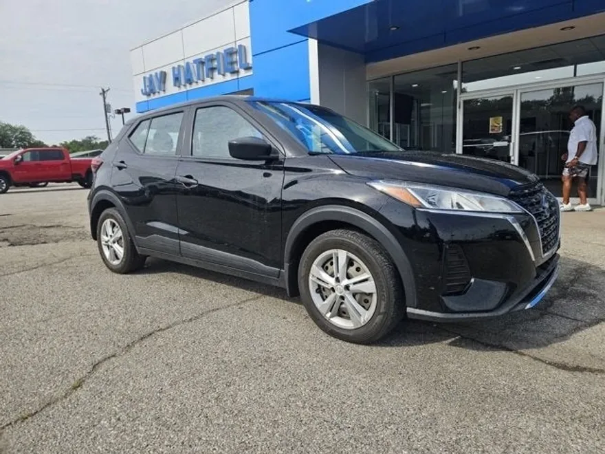2022 Nissan Kicks S photo 1