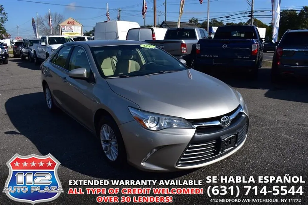 2017 Toyota Camry LE photo 1
