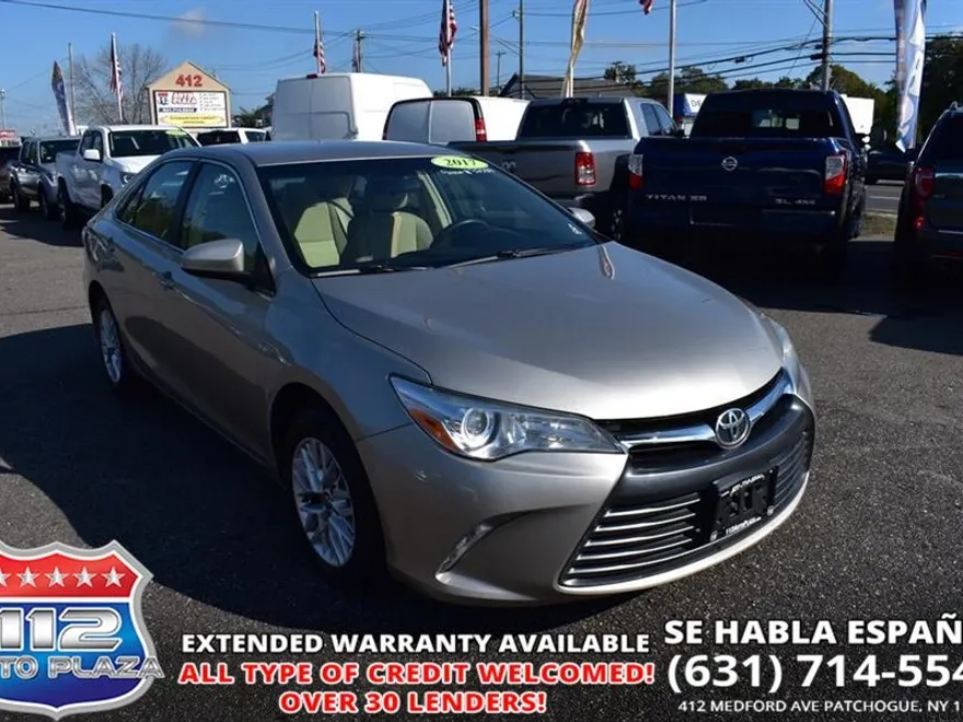 2017 Toyota Camry LE photo 1