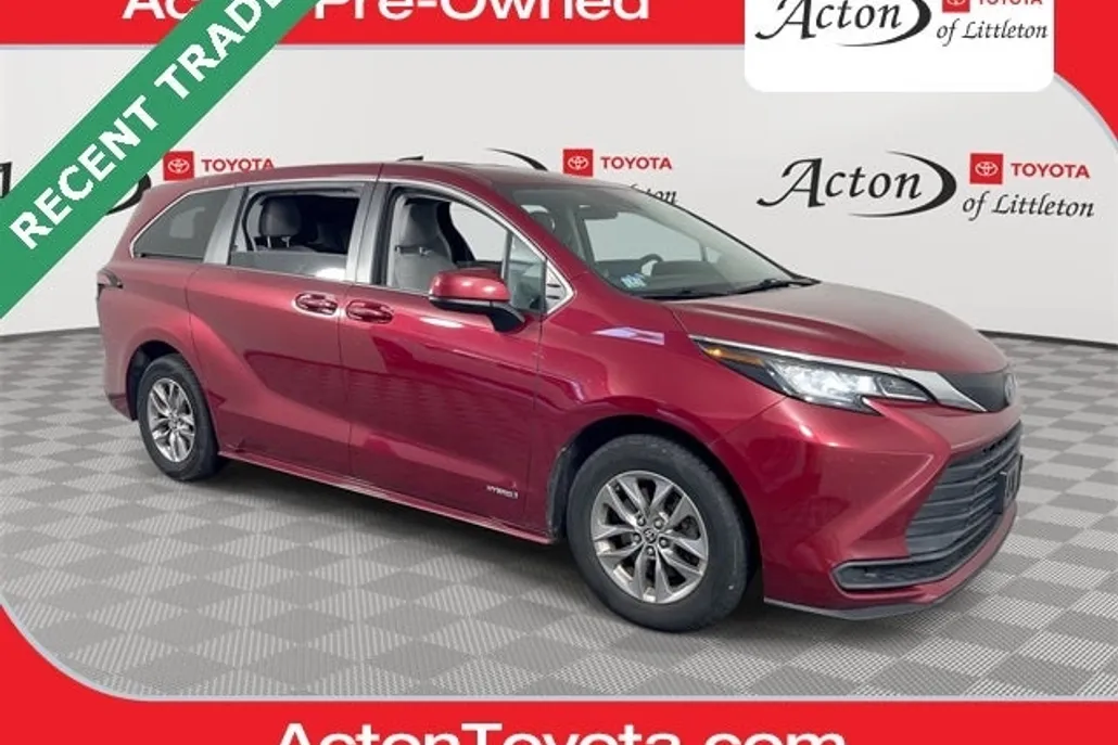 2021 Toyota Sienna LE photo 1