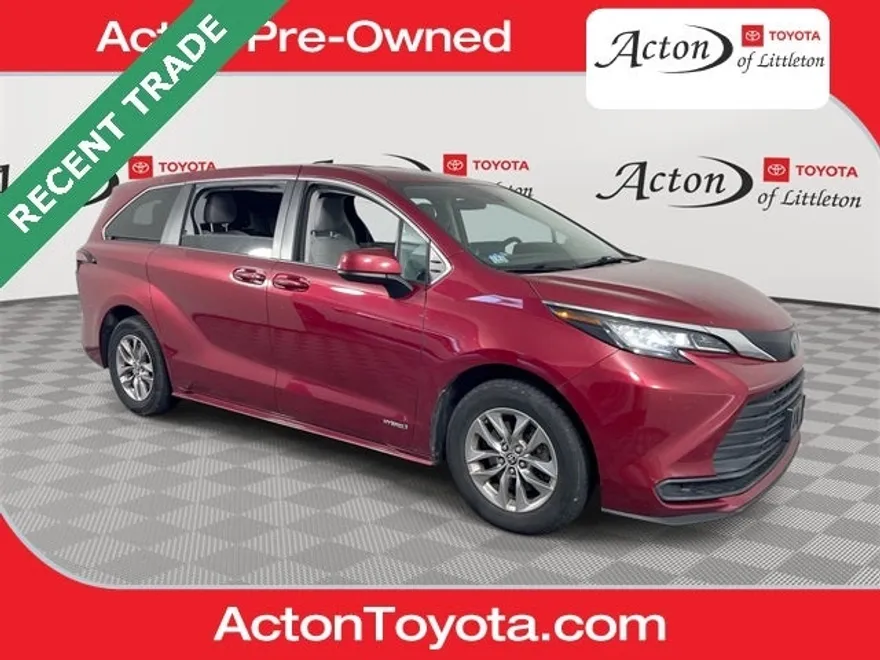 2021 Toyota Sienna LE photo 1