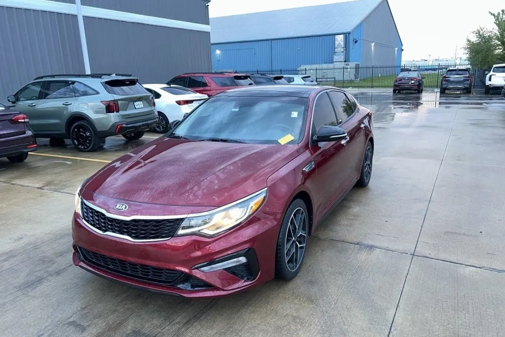 2020 Kia Optima SE photo 1