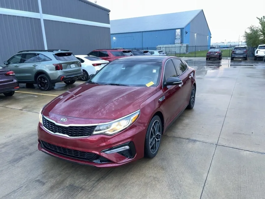 2020 Kia Optima SE photo 1