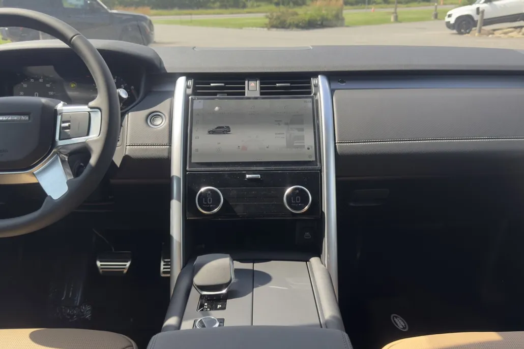 2025 Land Rover Discovery SE photo 1
