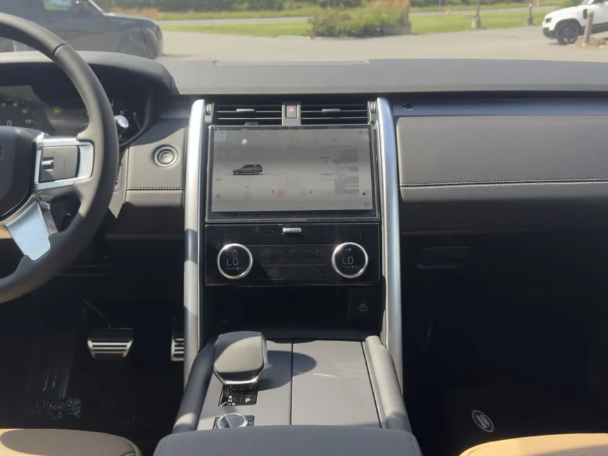 2025 Land Rover Discovery SE photo 1