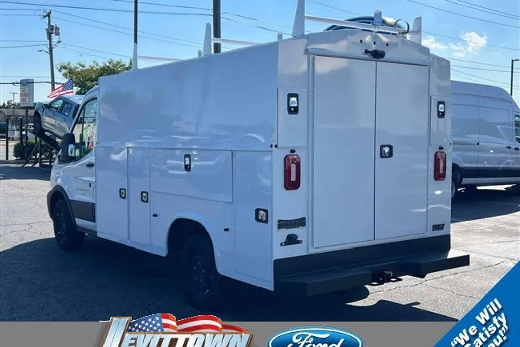 2025 Ford Transit Cutaway photo 1