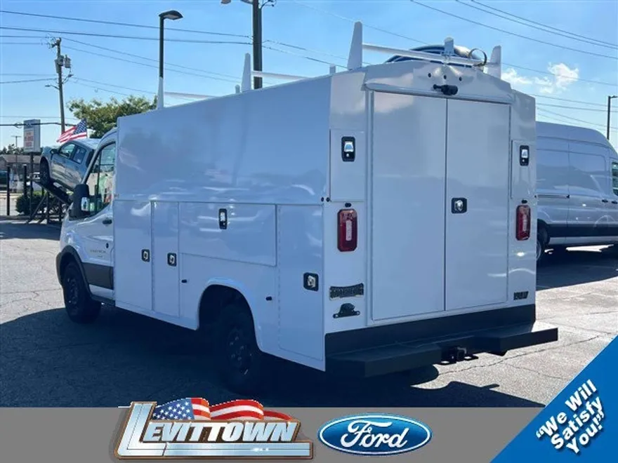 2025 Ford Transit Cutaway photo 1
