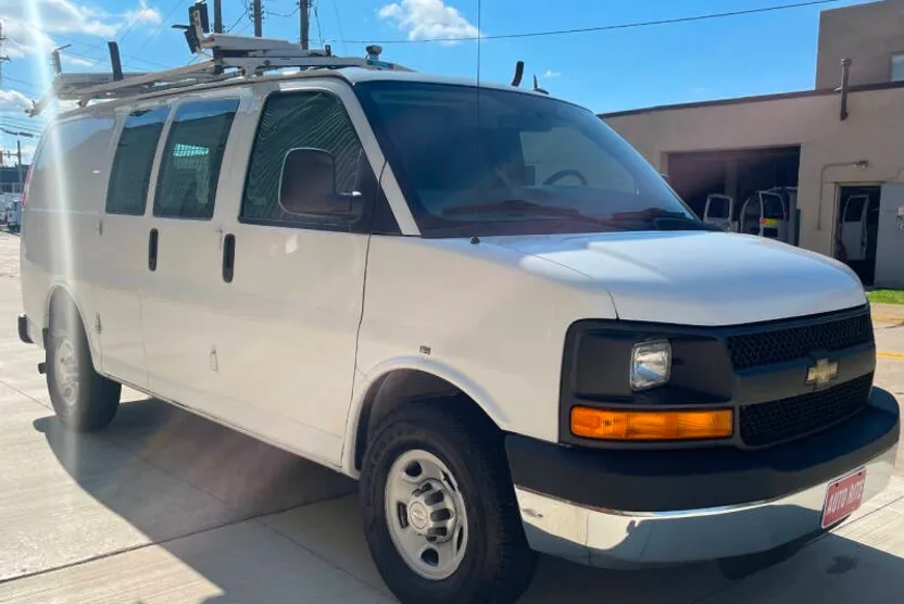 2015 Chevrolet Express 2500 Cargo Van photo 1