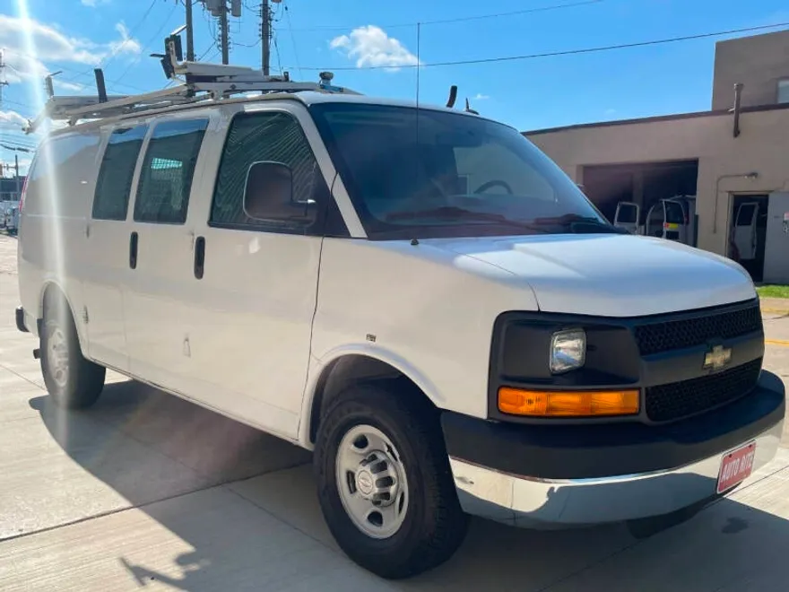 2015 Chevrolet Express 2500 Cargo Van photo 1
