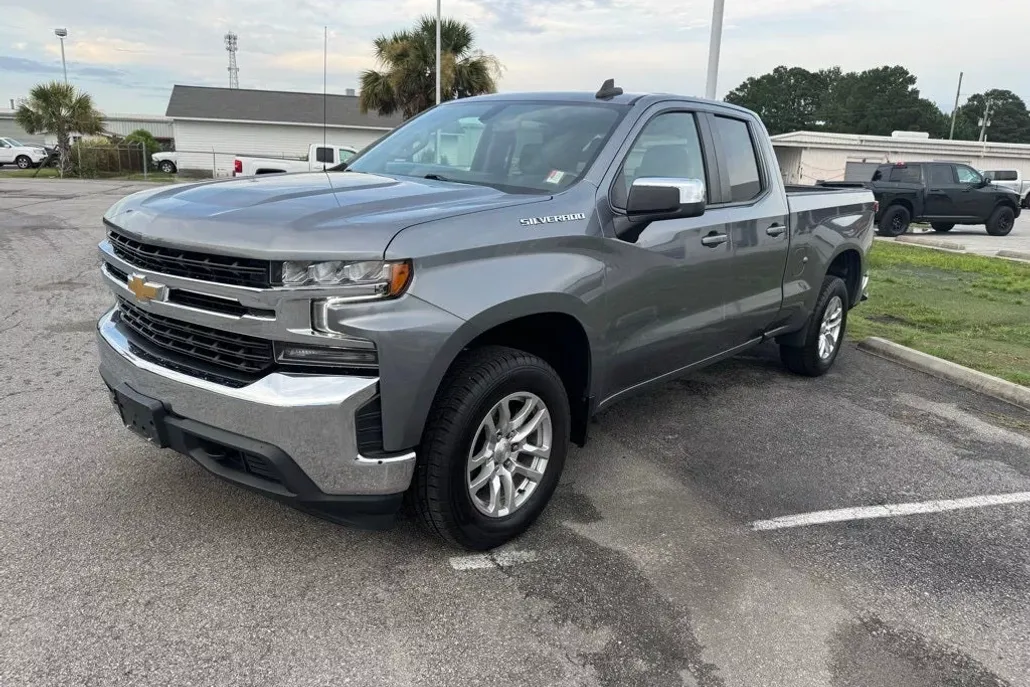2021 Chevrolet Silverado 1500 LT photo 1