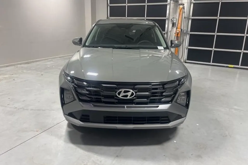 2026 Hyundai Tucson SE photo 1