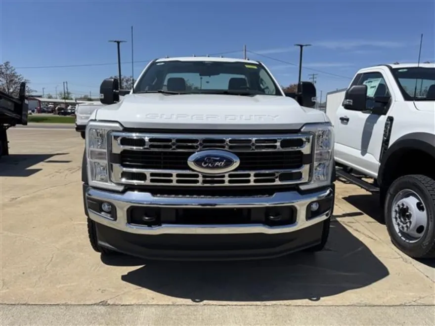 2025 Ford F-600 photo 1