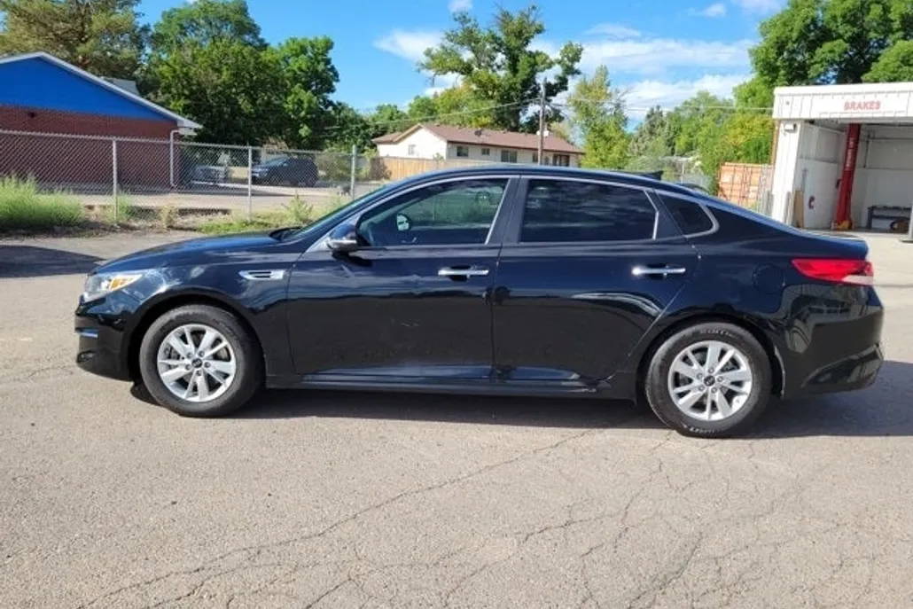 2017 Kia Optima LX photo 1