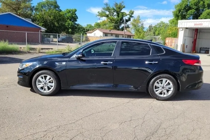 2017 Kia Optima LX photo 1